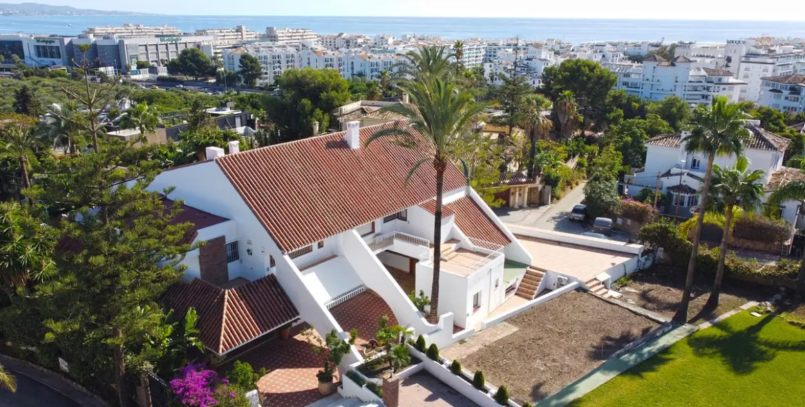 Venta de villa independiente en Nueva Andalucía 7