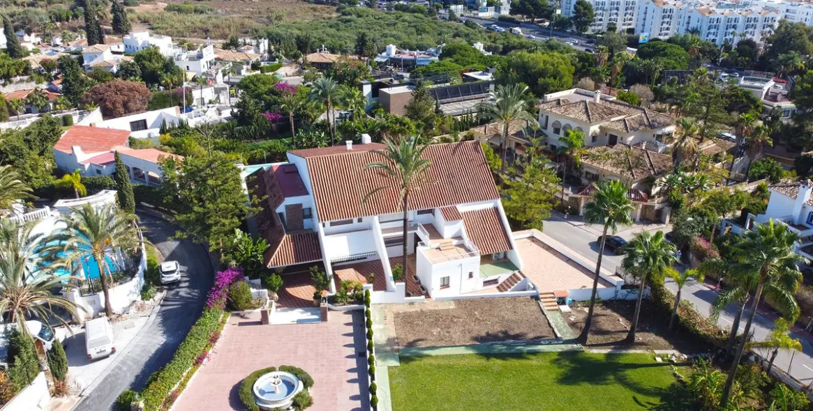 Venta de villa independiente en Nueva Andalucía 9