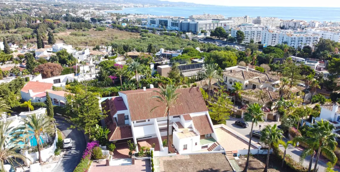 Venta de villa independiente en Nueva Andalucía 10