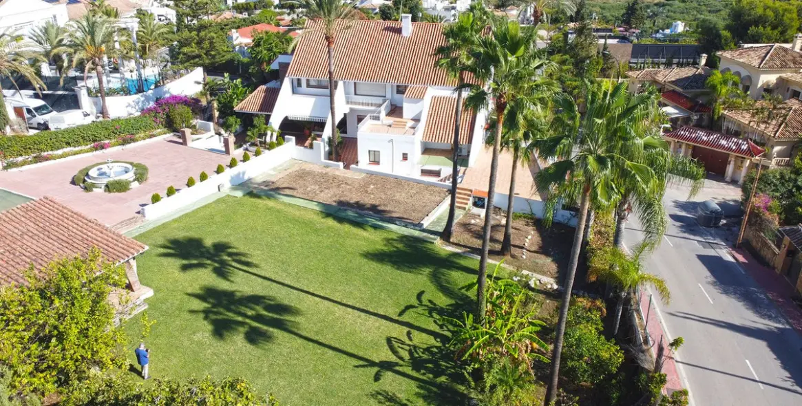 Venta de villa independiente en Nueva Andalucía 11