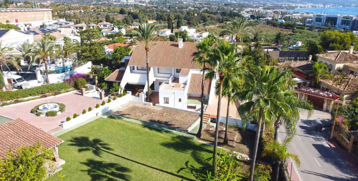 Venta de villa independiente en Nueva Andalucía 12