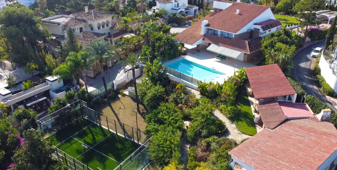 Venta de villa independiente en Nueva Andalucía 15