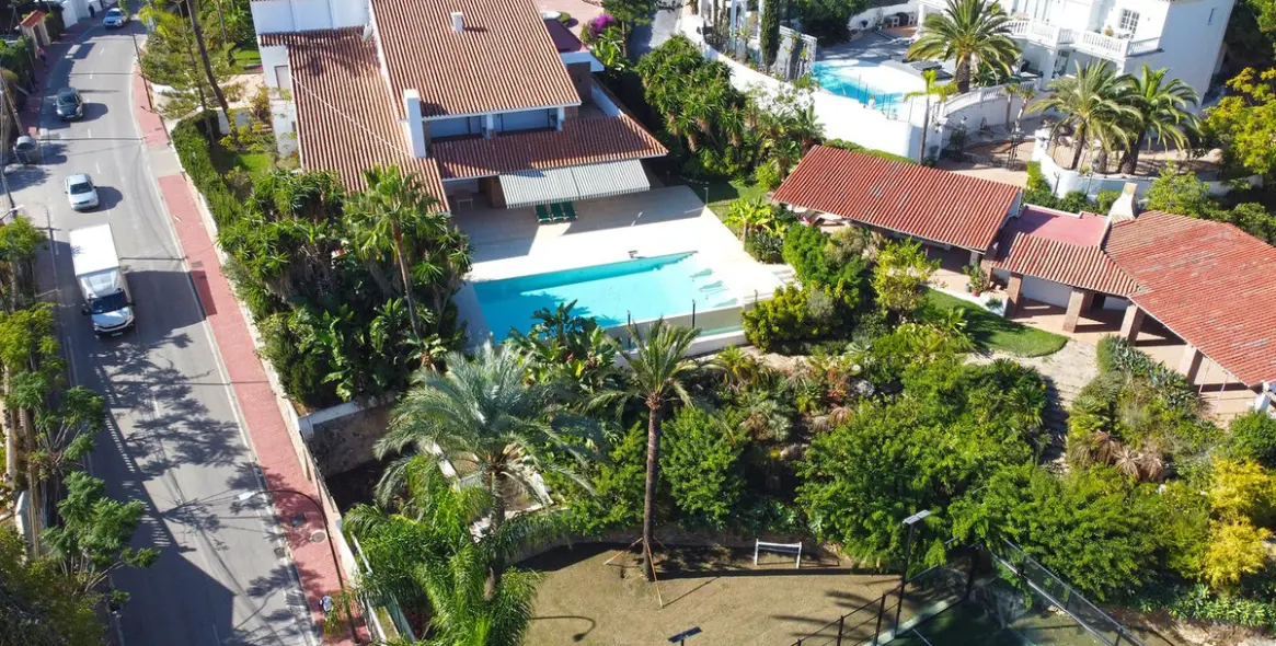 Venta de villa independiente en Nueva Andalucía 16