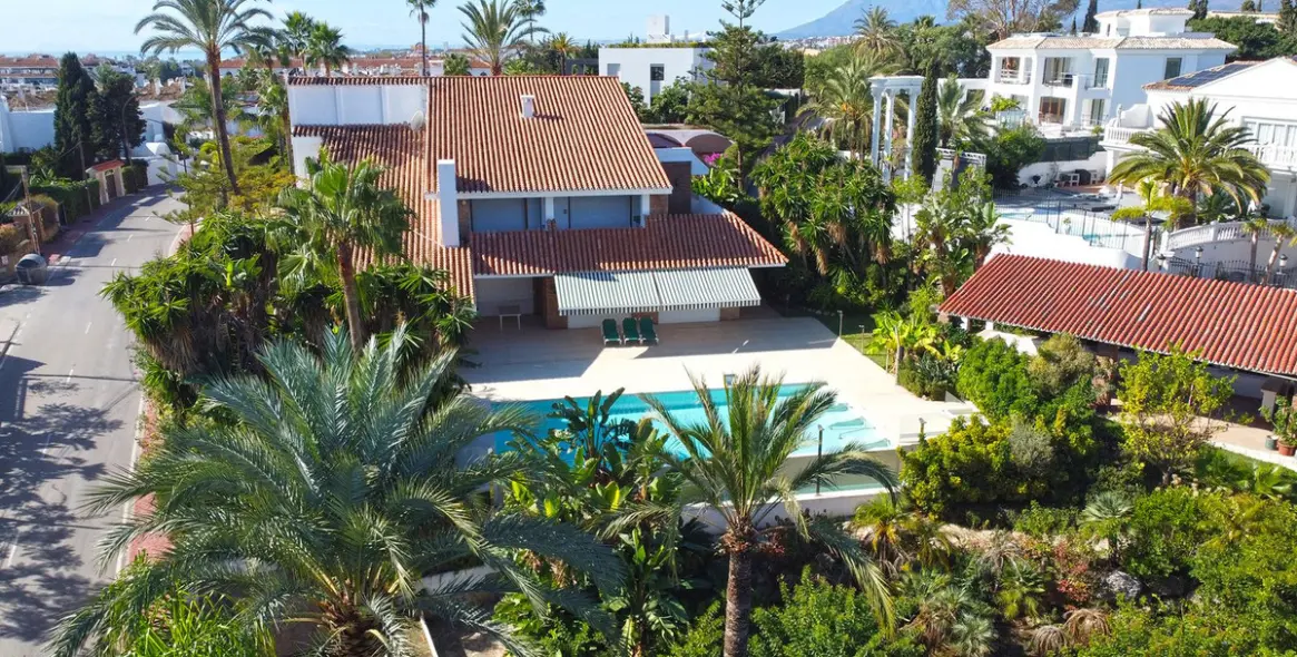 Venta de villa independiente en Nueva Andalucía 17