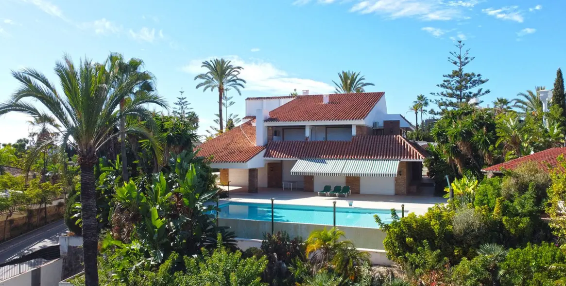 Venta de villa independiente en Nueva Andalucía 18