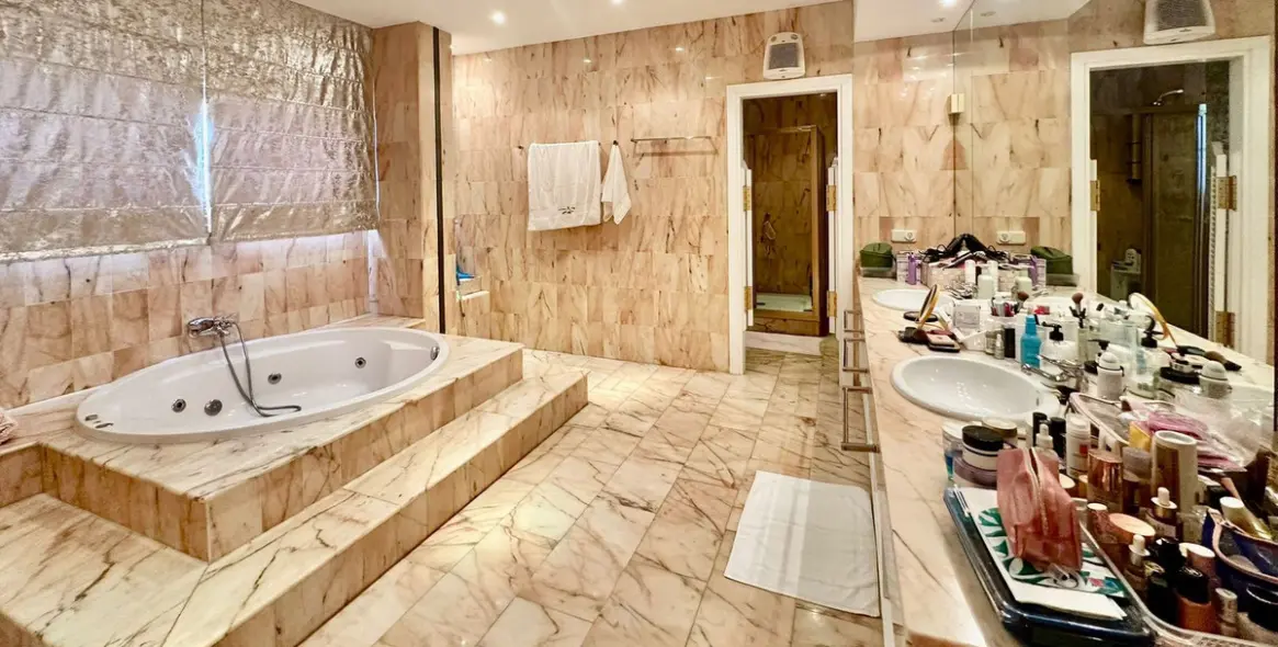 Продажа  отдельно стоящей виллы в Nueva Andalucía 27