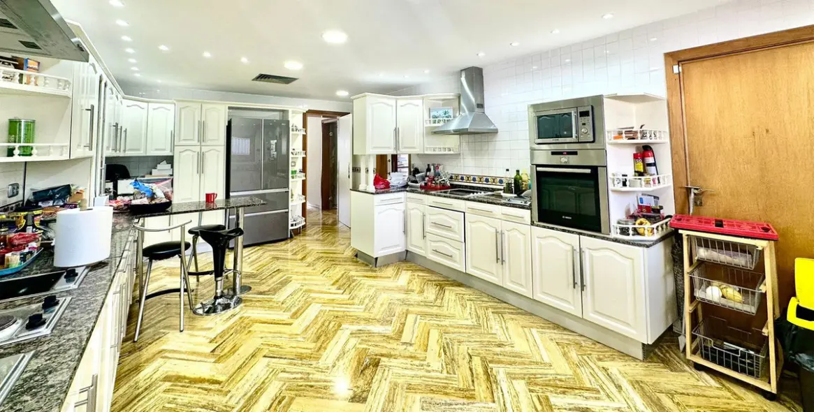 Продажа  отдельно стоящей виллы в Nueva Andalucía 30