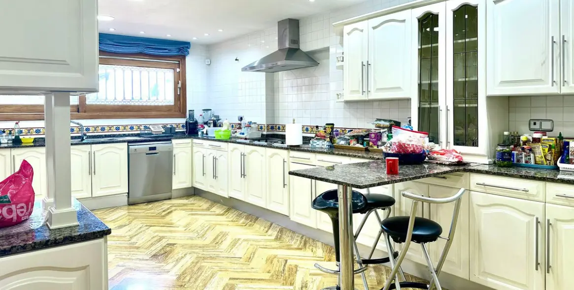 Продажа  отдельно стоящей виллы в Nueva Andalucía 31