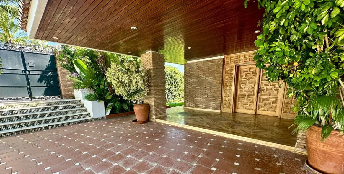 Продажа  отдельно стоящей виллы в Nueva Andalucía 33