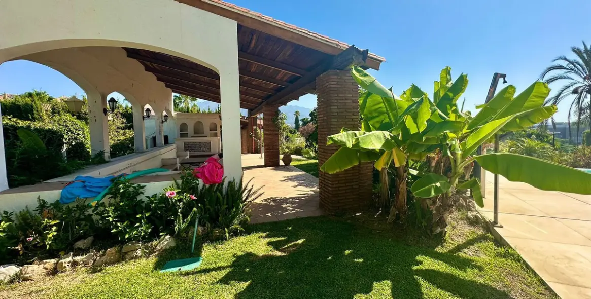 Продажа  отдельно стоящей виллы в Nueva Andalucía 35