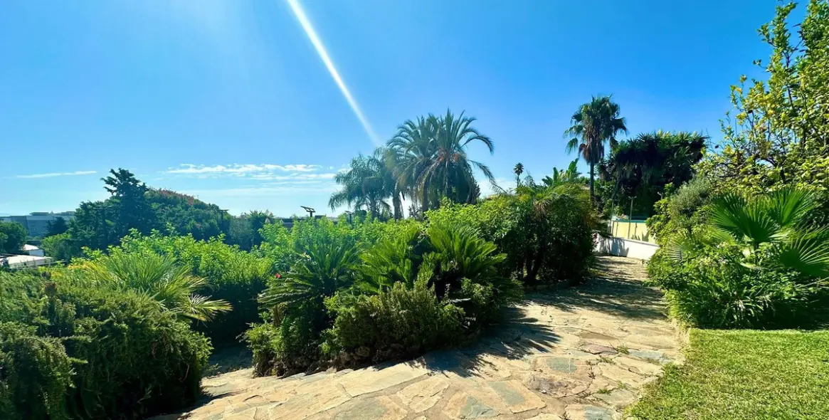 Продажа  отдельно стоящей виллы в Nueva Andalucía 37