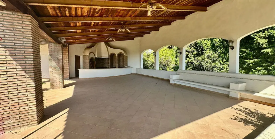 Продажа  отдельно стоящей виллы в Nueva Andalucía 38