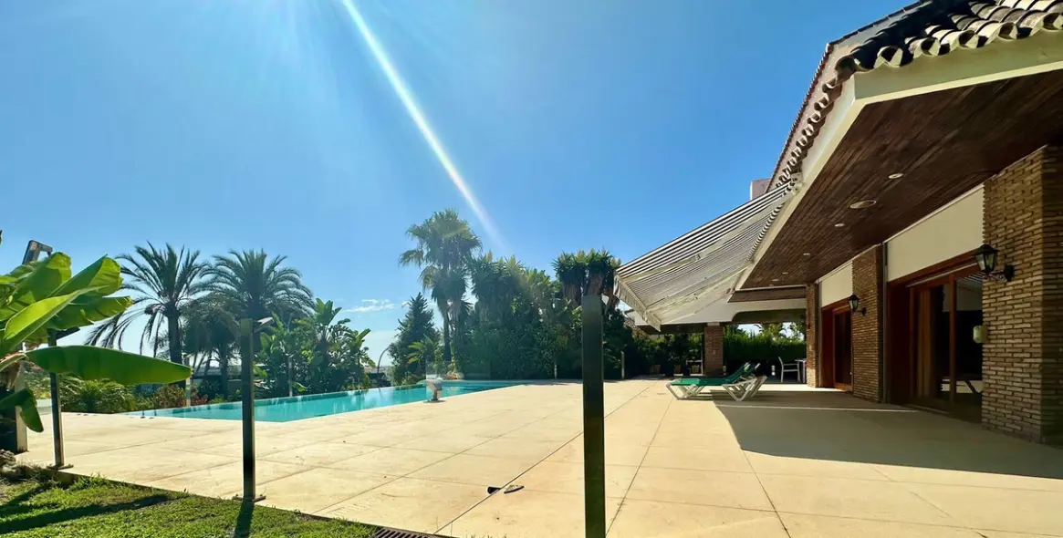 Продажа  отдельно стоящей виллы в Nueva Andalucía 40