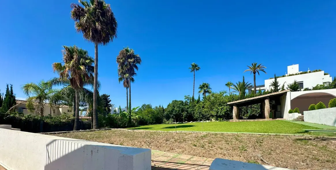 Продажа  отдельно стоящей виллы в Nueva Andalucía 41