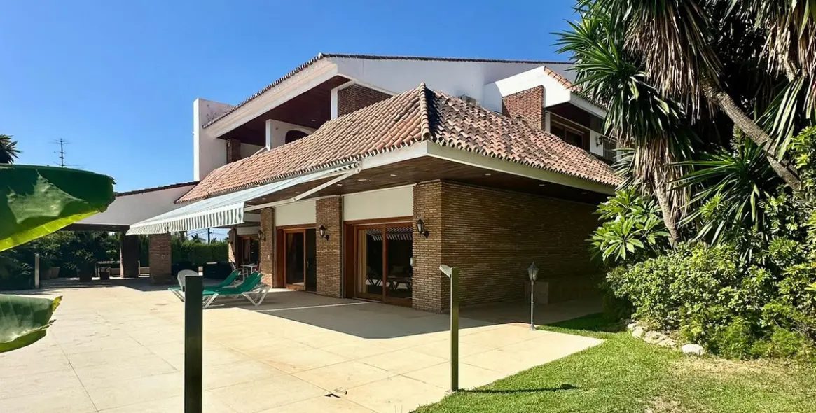 Продажа  отдельно стоящей виллы в Nueva Andalucía 42