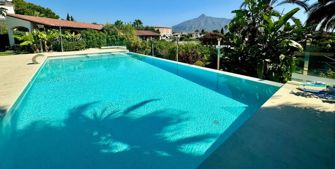 Продажа  отдельно стоящей виллы в Nueva Andalucía 43