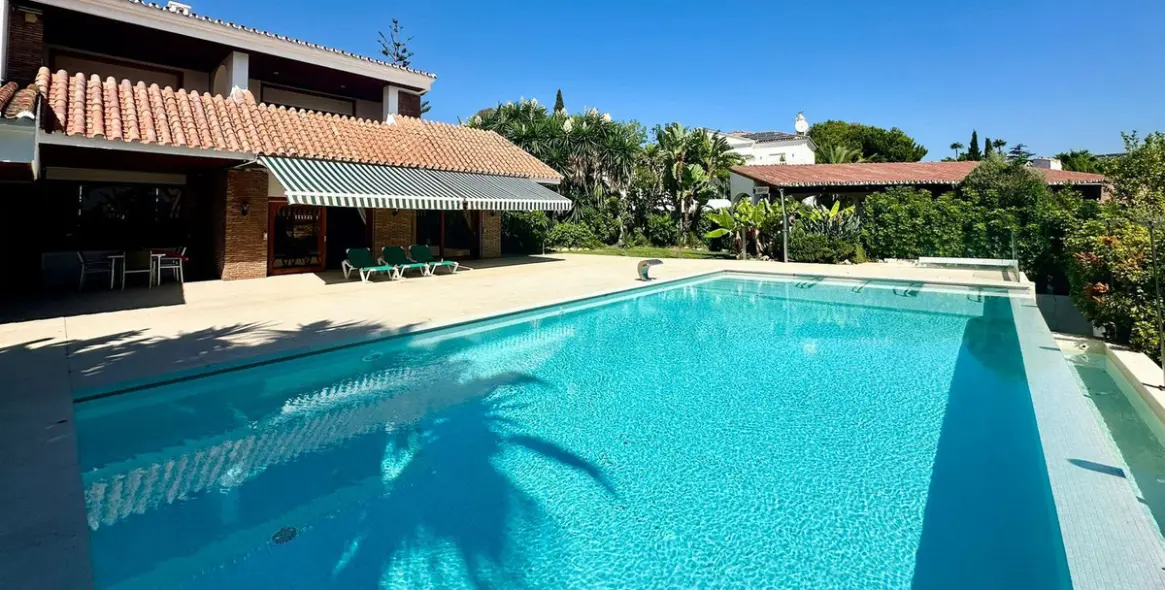 Продажа  отдельно стоящей виллы в Nueva Andalucía 44