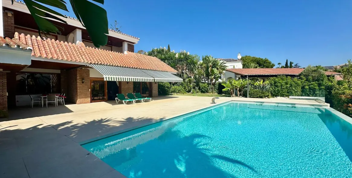 Продажа  отдельно стоящей виллы в Nueva Andalucía 45