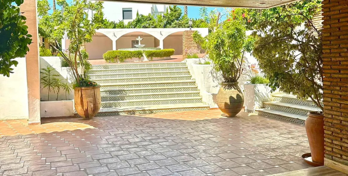 Продажа  отдельно стоящей виллы в Nueva Andalucía 49