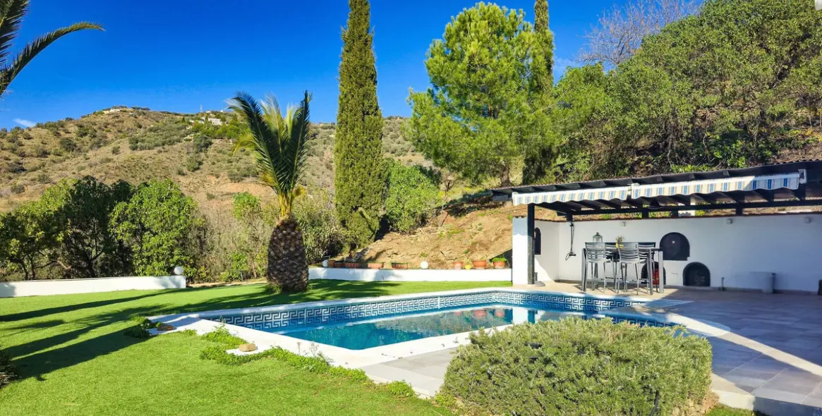 Sale of detached villa in Arenas 28