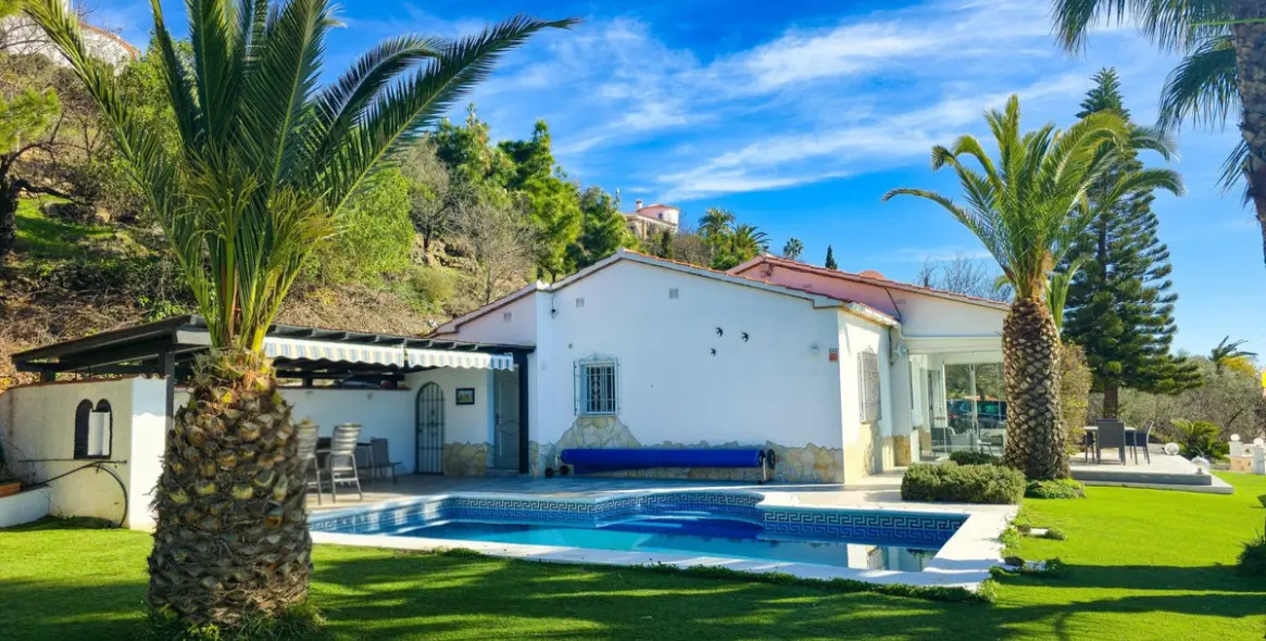 Sale of detached villa in Arenas 29