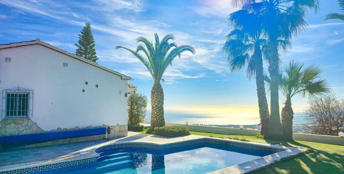 Sale of detached villa in Arenas 30