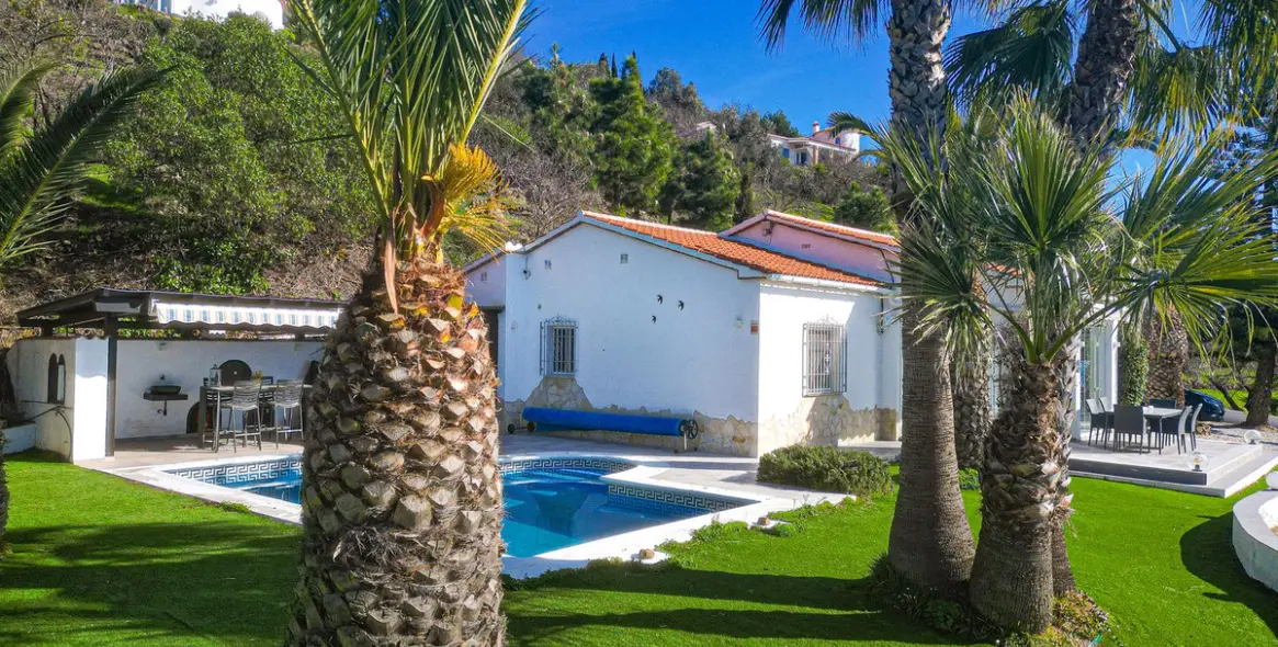 Sale of detached villa in Arenas 31