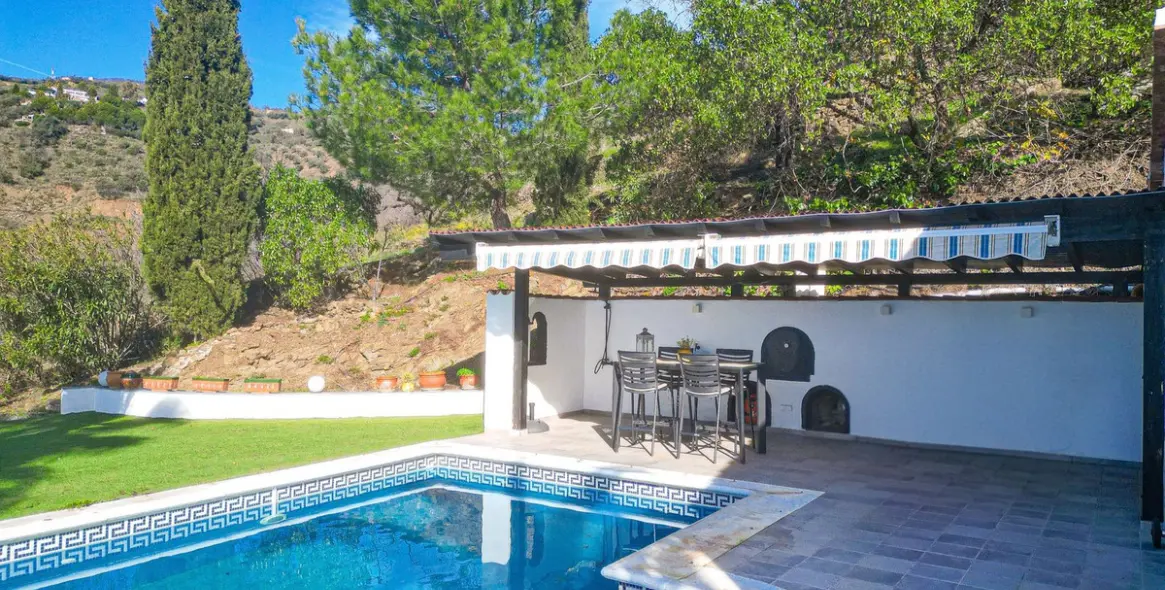 Sale of detached villa in Arenas 33