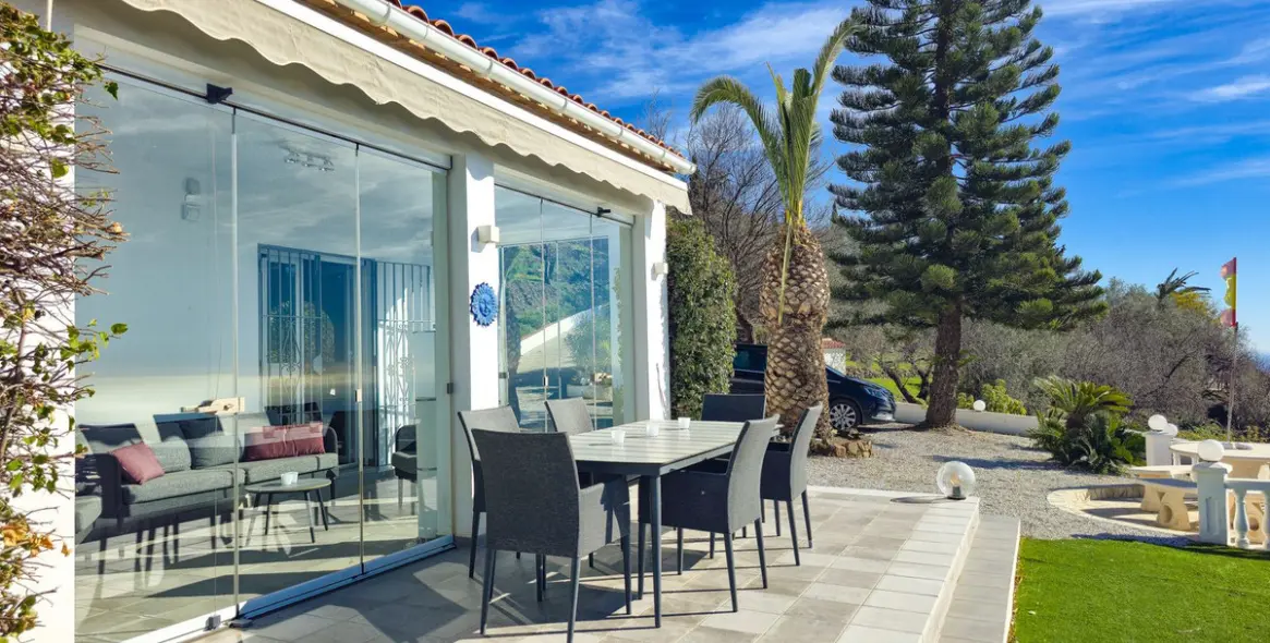 Sale of detached villa in Arenas 37
