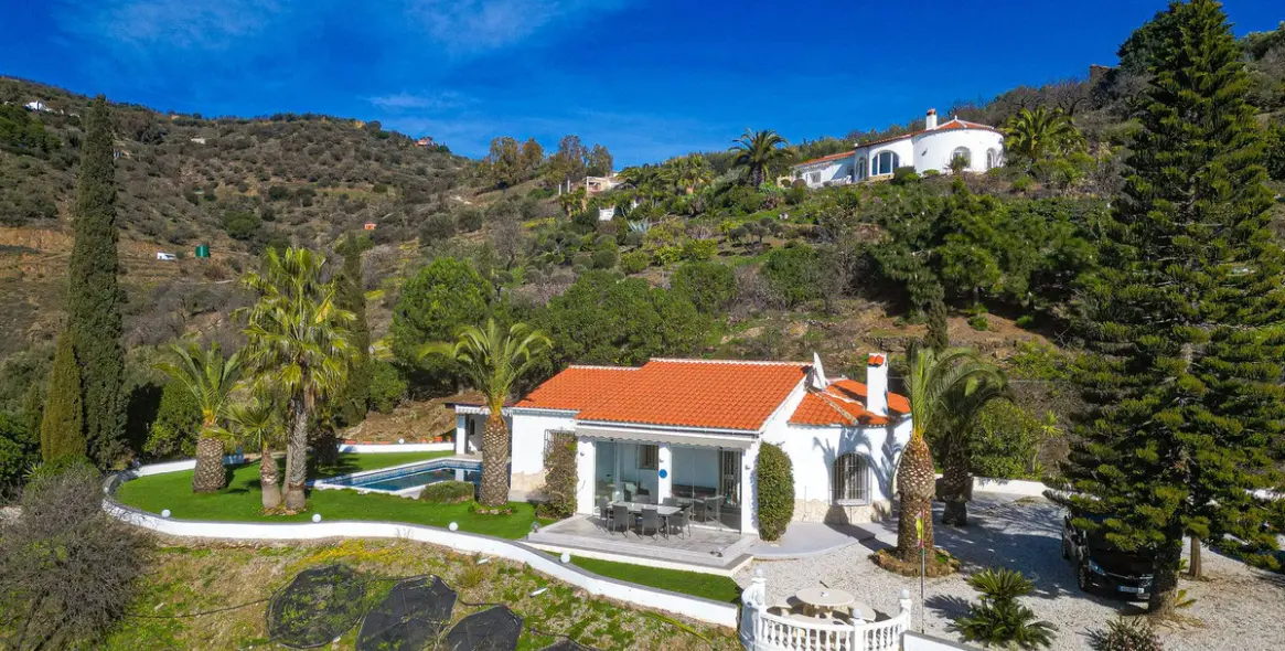 Sale of detached villa in Arenas 40