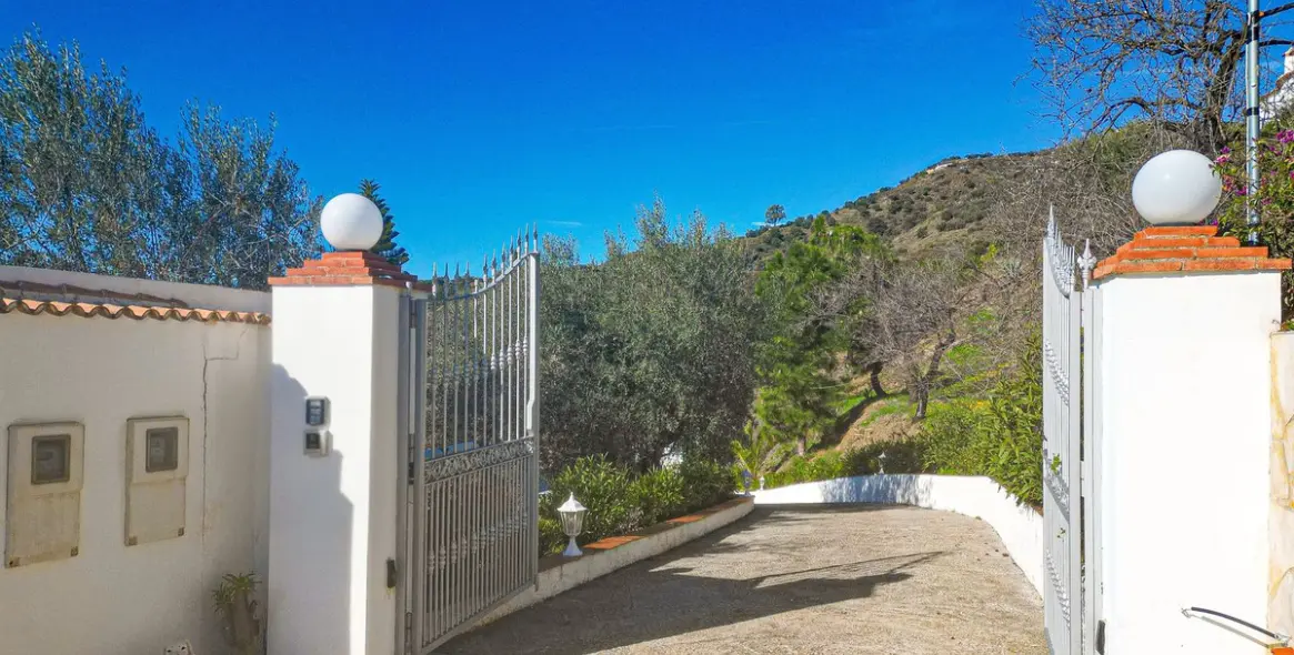 Sale of detached villa in Arenas 43