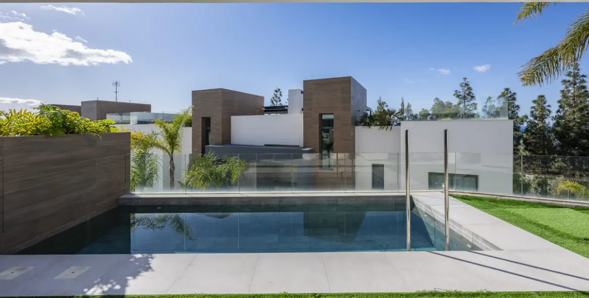 Продажа двухуровневых апартаментов в Artola 33