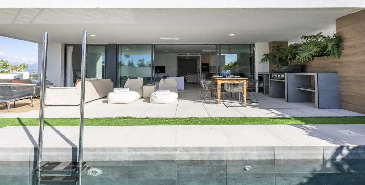 Продажа двухуровневых апартаментов в Artola 44