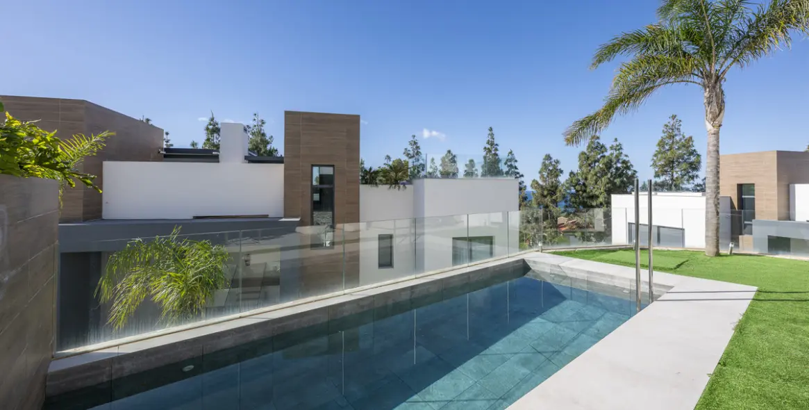 Продажа двухуровневых апартаментов в Artola 45