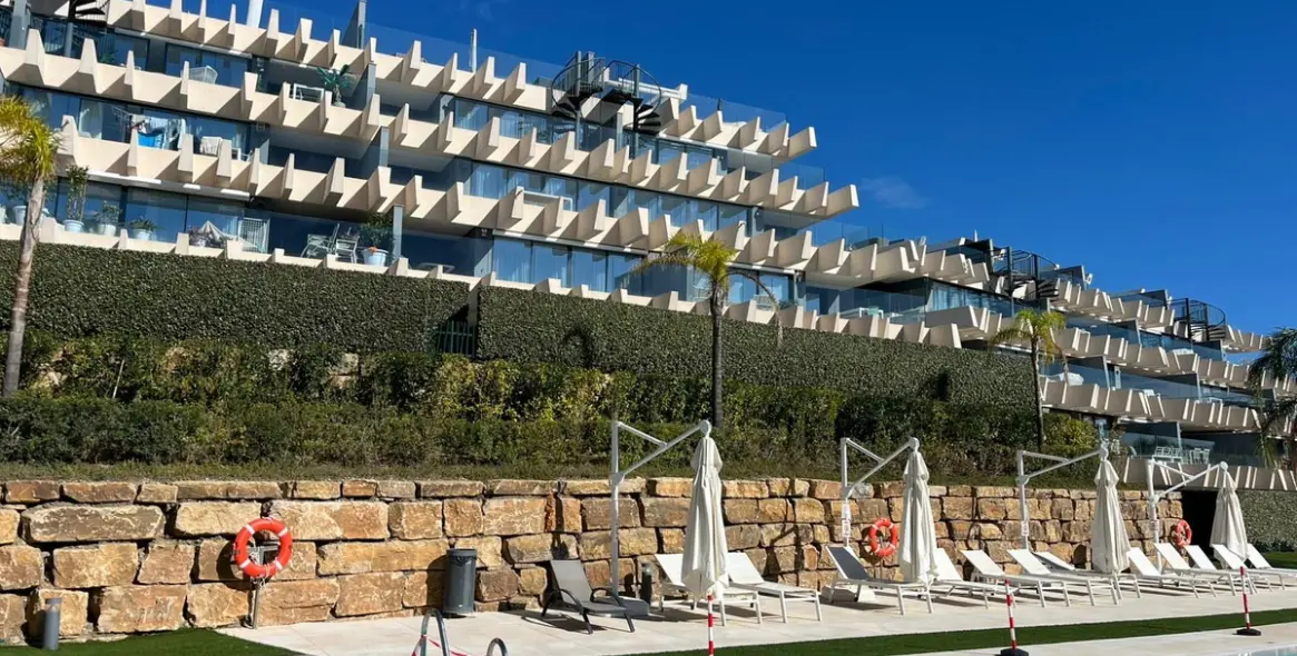 Venta de apartamento en planta baja en Selwo 1