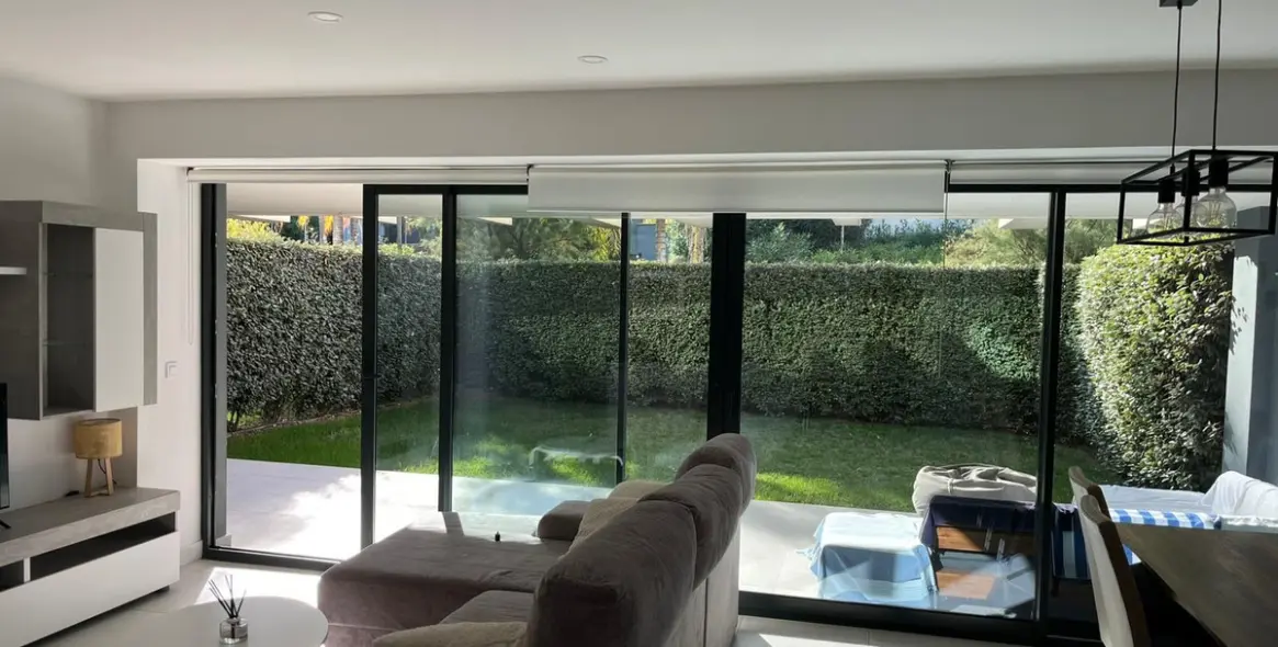 Venta de apartamento en planta baja en Selwo 6