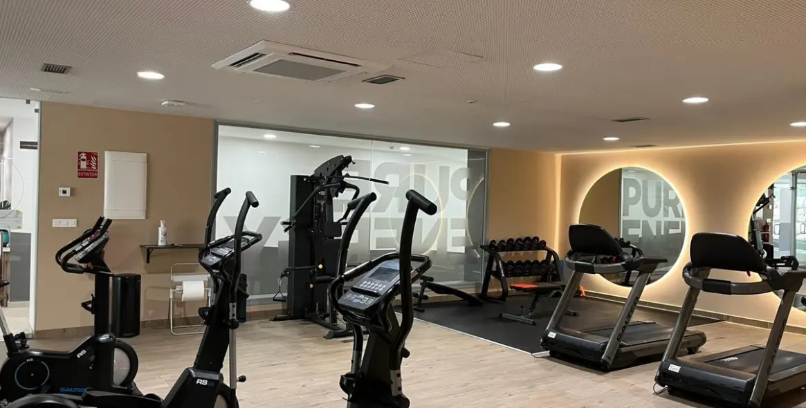 Venta de apartamento en planta baja en Selwo 11