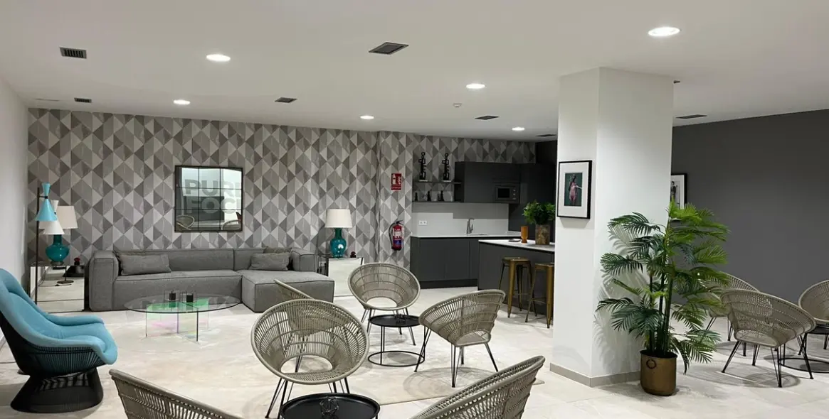 Venta de apartamento en planta baja en Selwo 13
