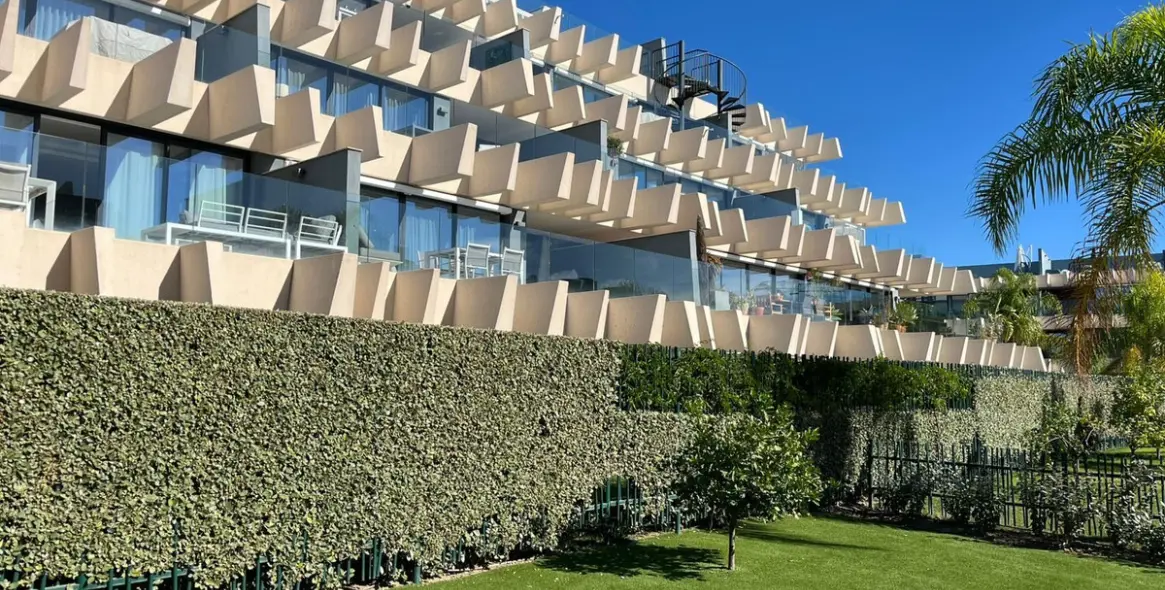 Venta de apartamento en planta baja en Selwo 16