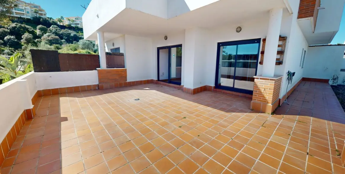 Sale of ground floor apartment in Mijas Golf 5