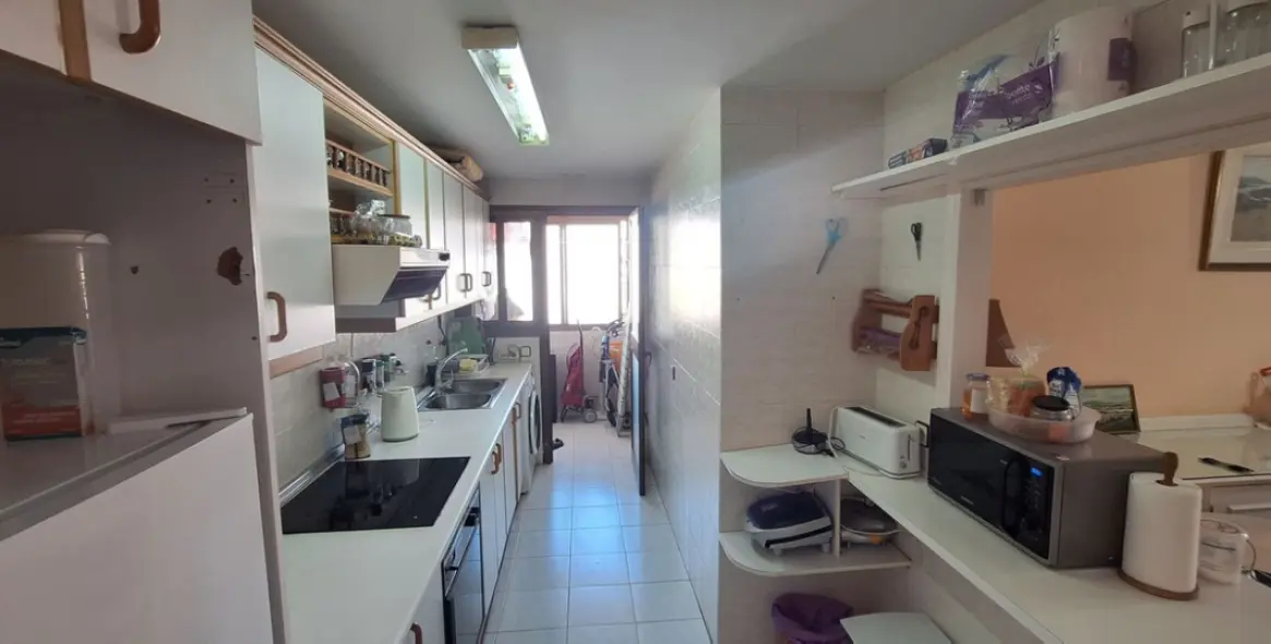 Sale of middle floor apartment in Fuengirola 2