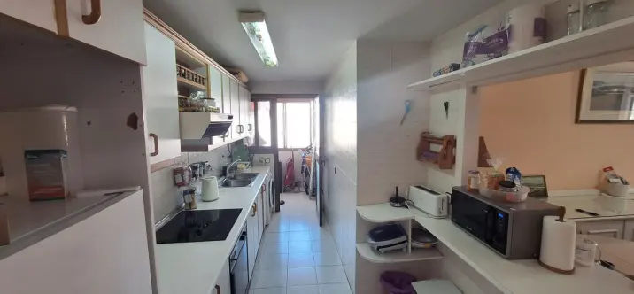 Sale of middle floor apartment in Fuengirola 1