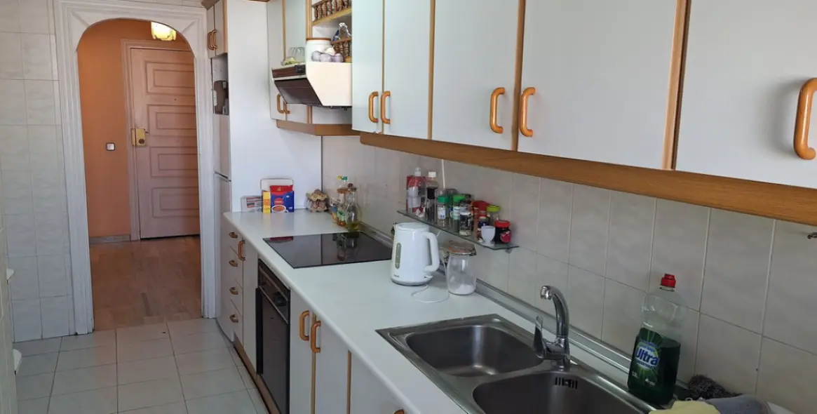 Sale of middle floor apartment in Fuengirola 3