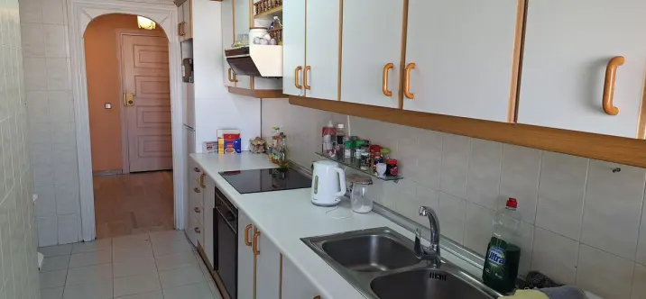 Sale of middle floor apartment in Fuengirola 2
