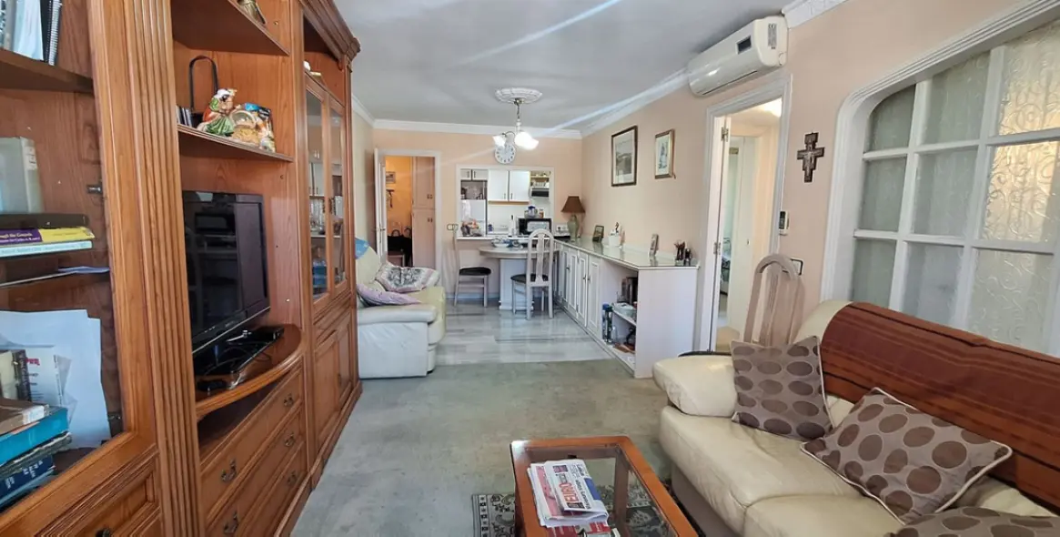 Sale of middle floor apartment in Fuengirola 4
