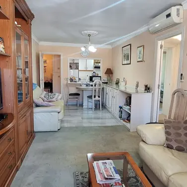 Sale of middle floor apartment in Fuengirola