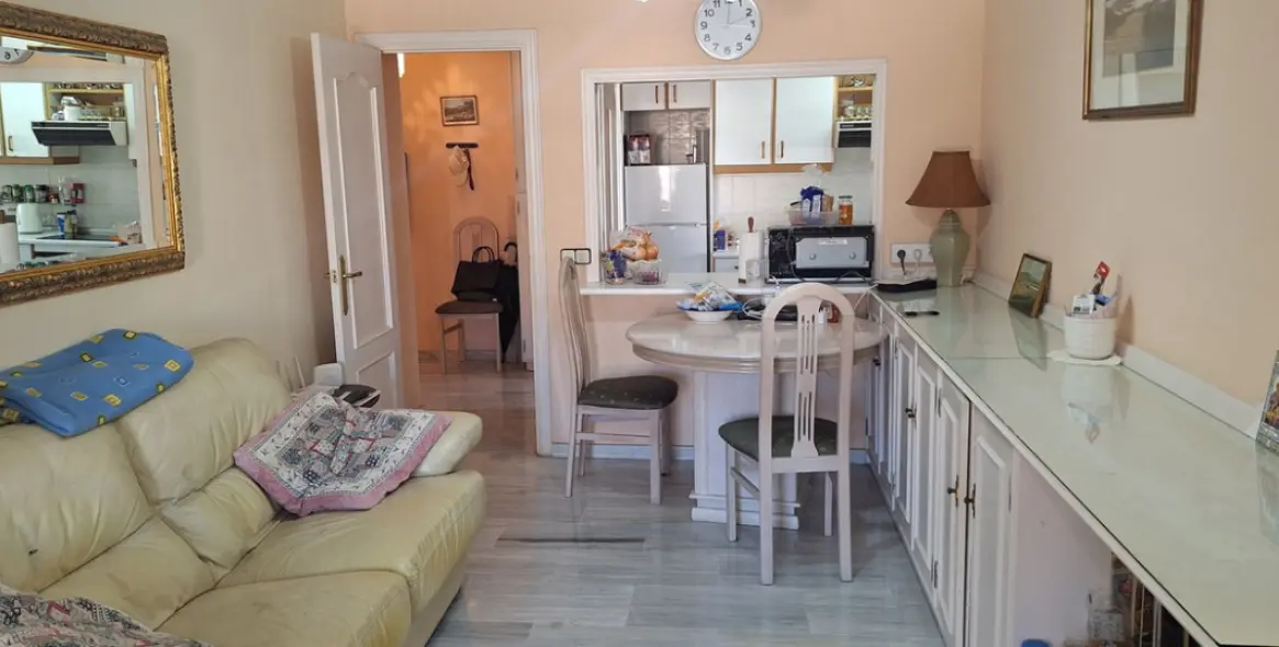 Sale of middle floor apartment in Fuengirola 5