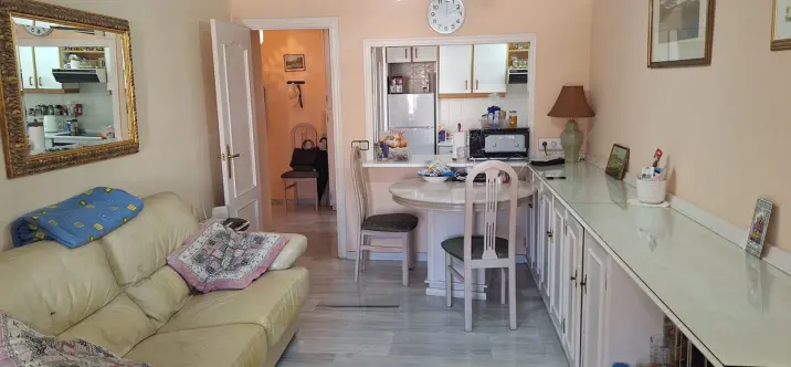Sale of middle floor apartment in Fuengirola 4