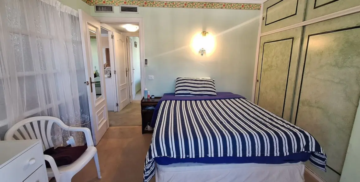 Sale of middle floor apartment in Fuengirola 10