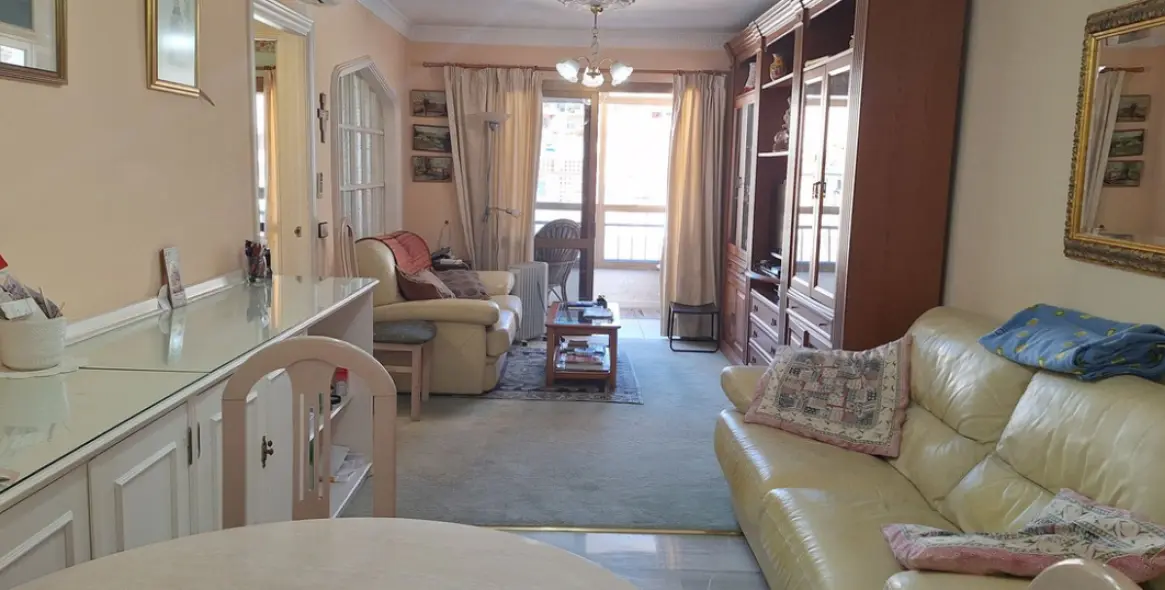 Sale of middle floor apartment in Fuengirola 14